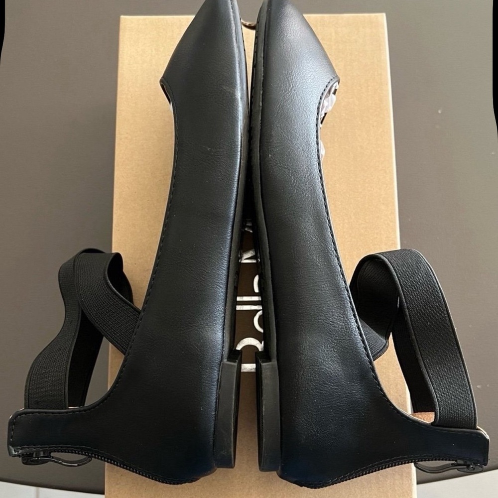 Bella Marie Women's Black Ballet Flats - Picture 5 of 6